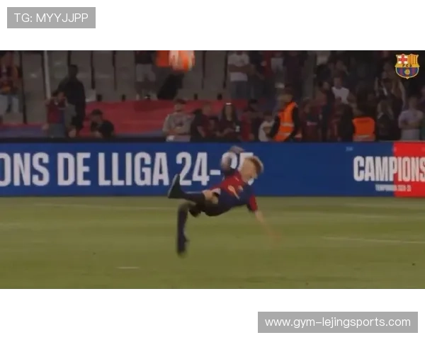 倒钩射门大师再现足球赛场，FF世界中那些震撼球迷的绝妙进球瞬间