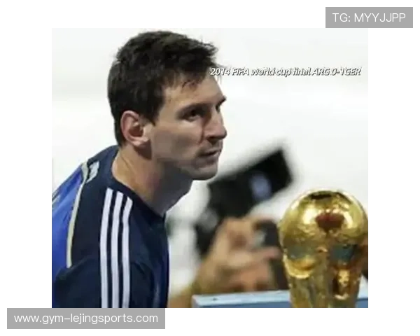 当红足球明星在赛场上的逆袭之路与背后的努力拼搏